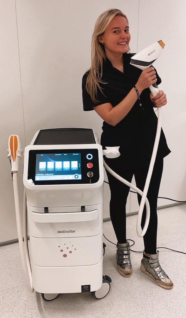 Specialist van Knap bij Juud bij de MeDioStar-laser